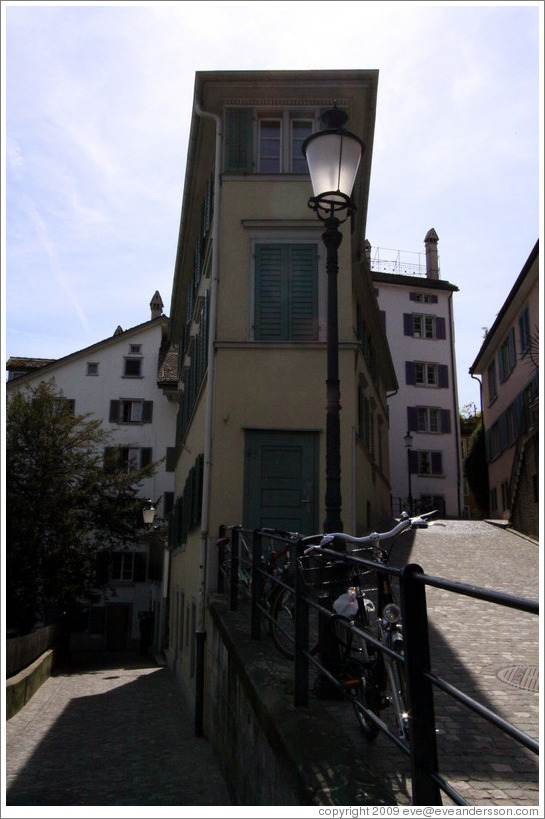 House with front and back simultaneously visible.  Wohllebgasse.  Altstadt (Old Town).