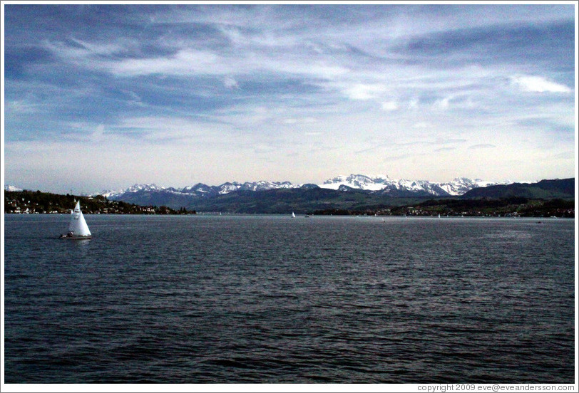 Z?richsee (Lake Z?rich).  View towards the mountains, away from Z?rich, from midway between Thalwil and Erlenbach.