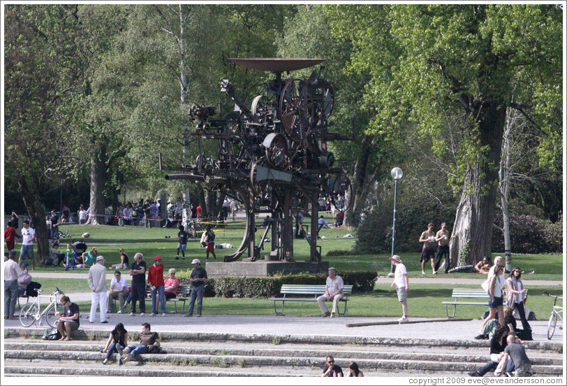 Metal sculpture in Z?richhorn Park.