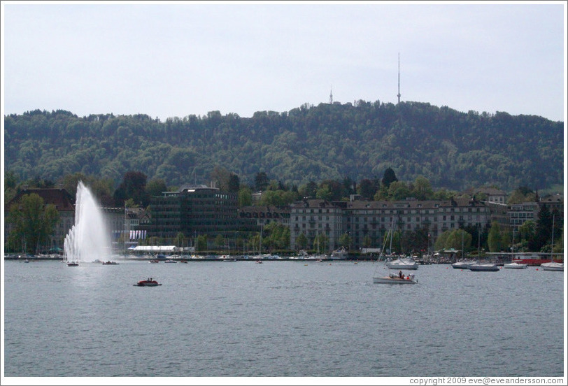 Mythenquai, with lake fountain.  Z?richsee (Lake Z?rich).