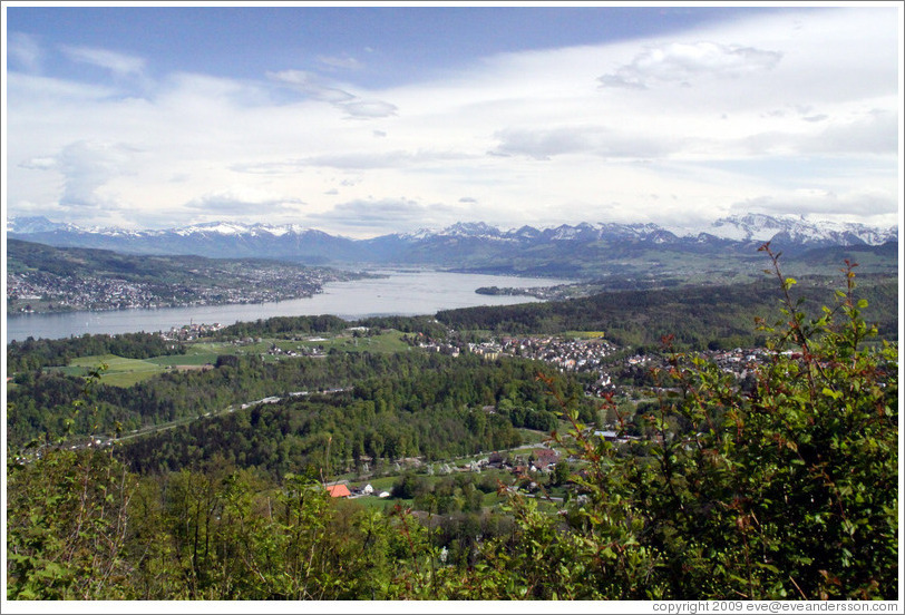 View to the south of Z?richsee (Lake Z?rich) and mountains.