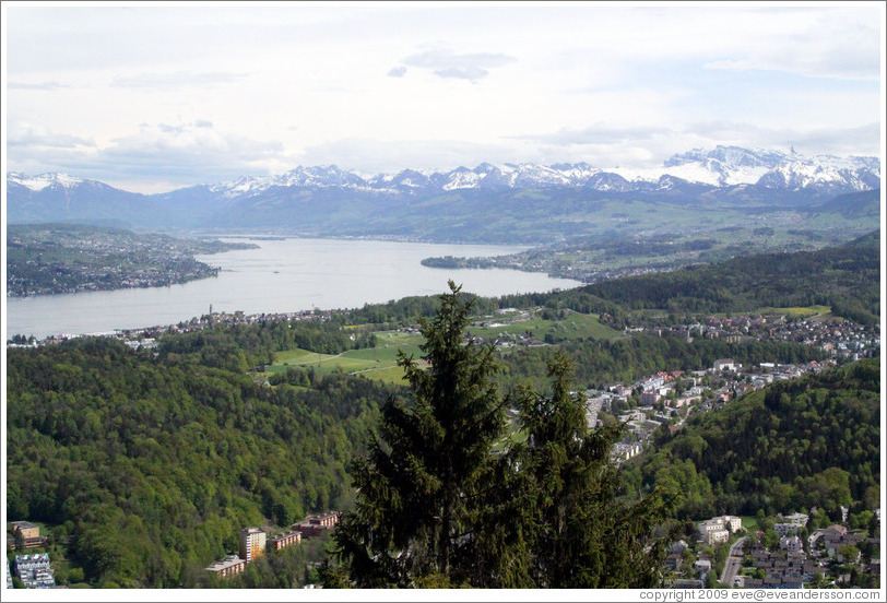 View to the south of Z?richsee (Lake Z?rich) and mountains.