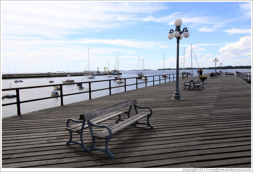 Dock at the end of Calle de Espa?Barrio Hist?o (Old Town).