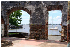 Ruins, looking out onto R?de la Plata, Calle del Virrey Cevallos, Barrio Hist?o (Old Town).