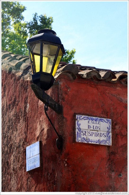 Streetlamp and sign for Calle de los Suspiros (Street of the Sighs).