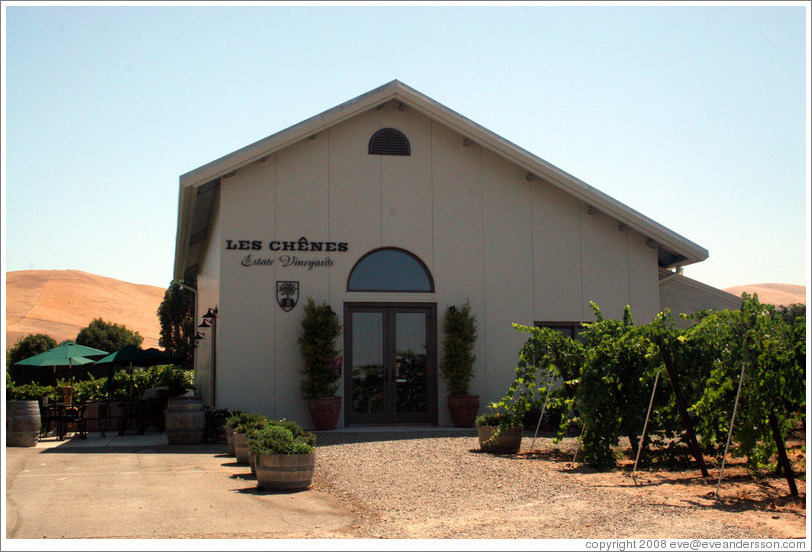 Tasting room.  Les Ch&ecirc;nes Estate Vineyards.