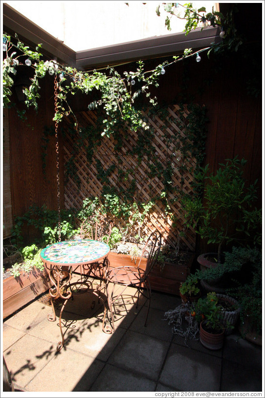 Courtyard.  Tam&aacute;s Estates.