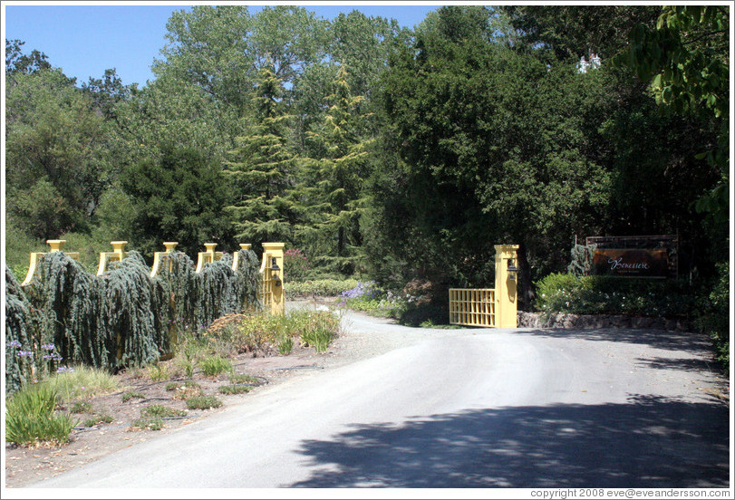 Entrance to Benessere Vineyards.