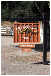 Sign.  Tres Hermanas Winery.