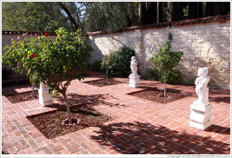 Statues, Heart O' The Mountain winery.