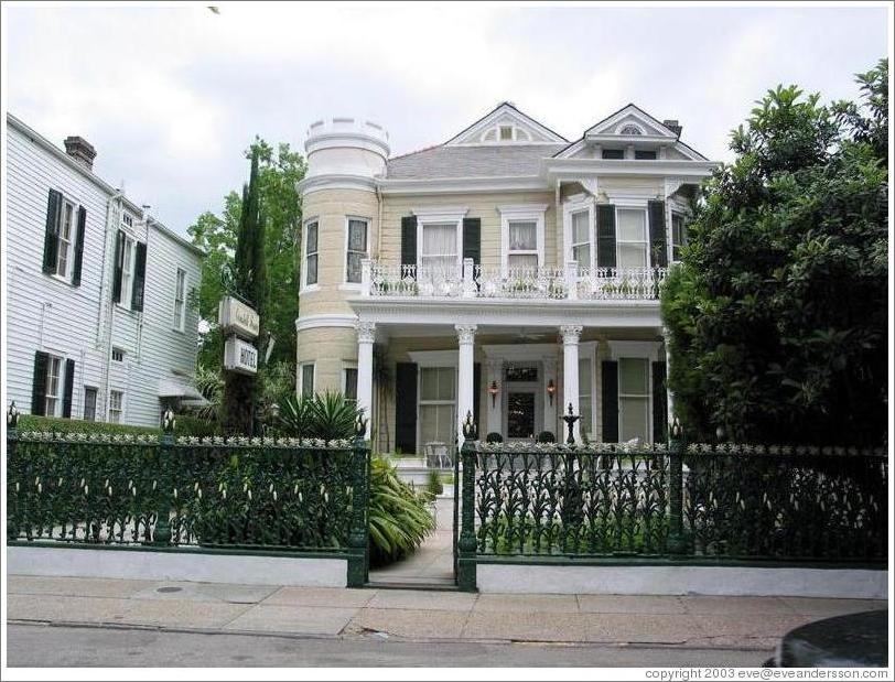 French Quarter. House with corn-shaped fenceposts, reputedly built by an immigrant from Iowa.