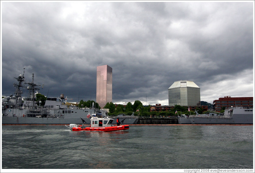 Portland skyline including US Bancorp tower, viewed from Willamette River.