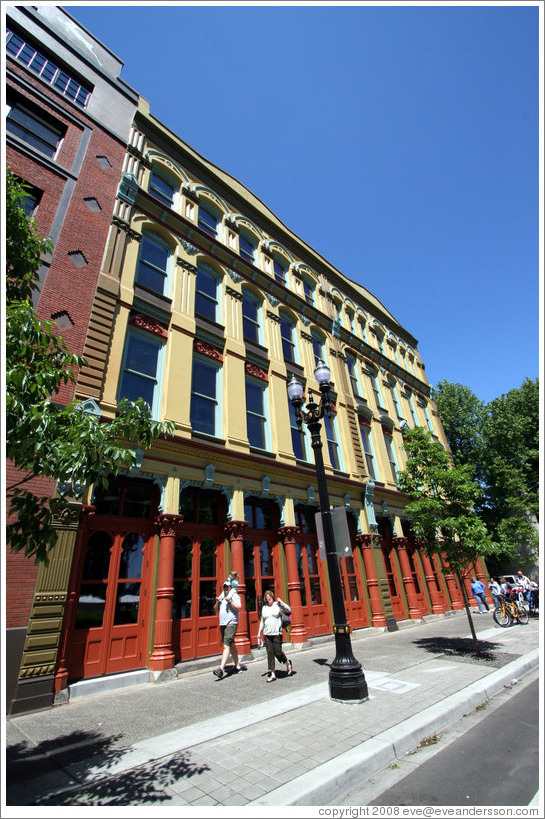 Old building. Naito Parkway, Waterfront district.