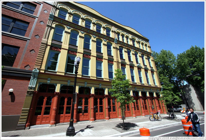 Old building. Naito Parkway, Waterfront district.