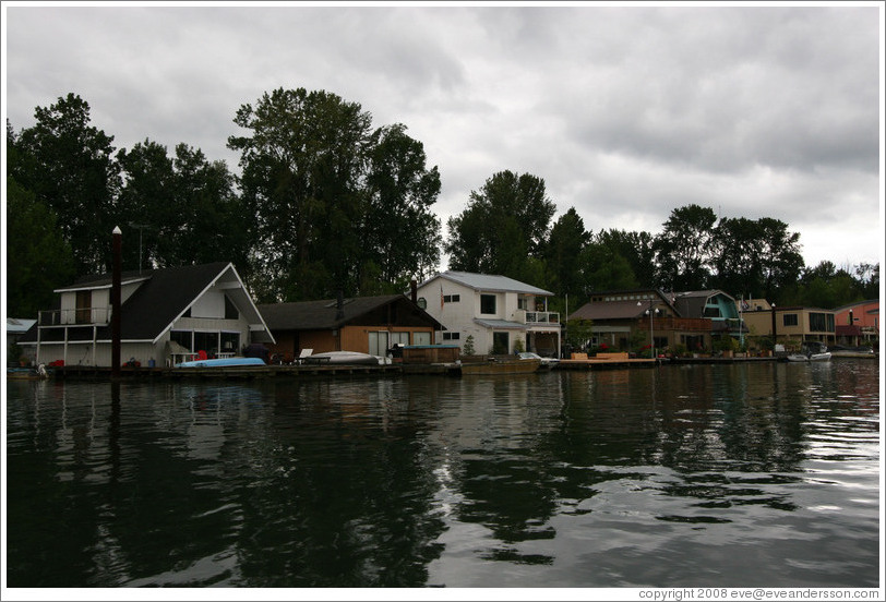 Houseboats. Oregon Yacht Club. Willamette River. (Photo ID 12385portland)