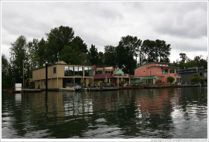 Houseboats. Oregon Yacht Club. Willamette River.