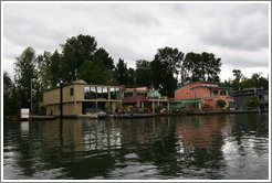 Houseboats. Oregon Yacht Club. Willamette River.