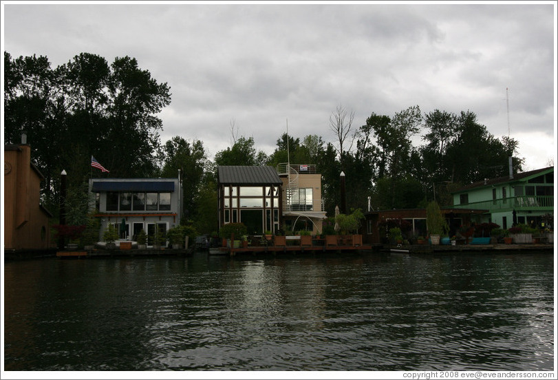 Houseboats. Oregon Yacht Club. Willamette River.