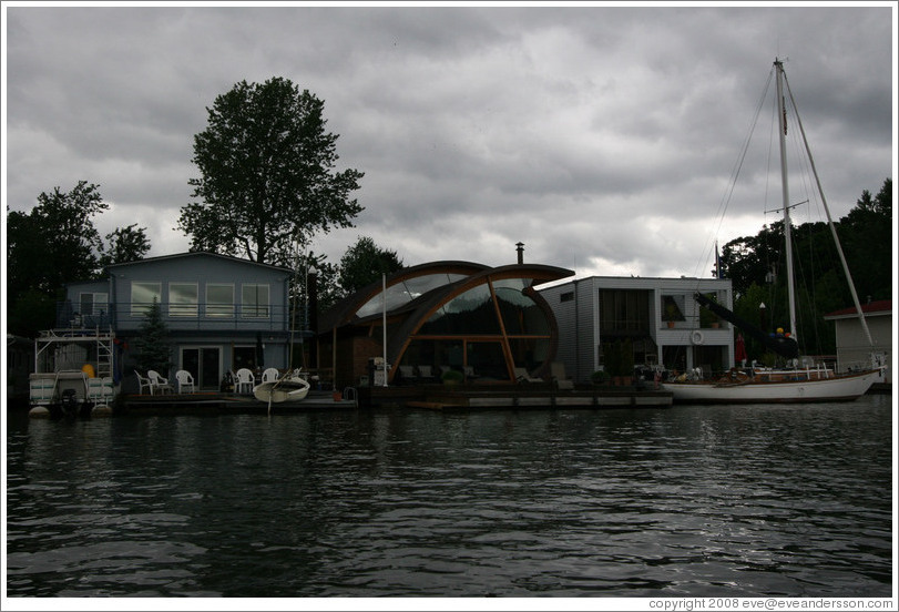 Houseboats. Oregon Yacht Club. Willamette River.