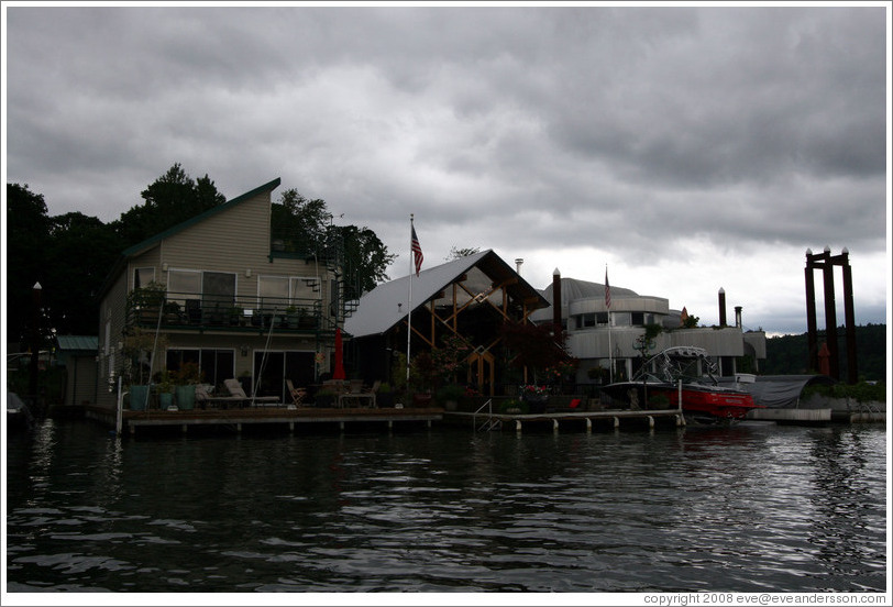 Houseboats. Oregon Yacht Club. Willamette River.