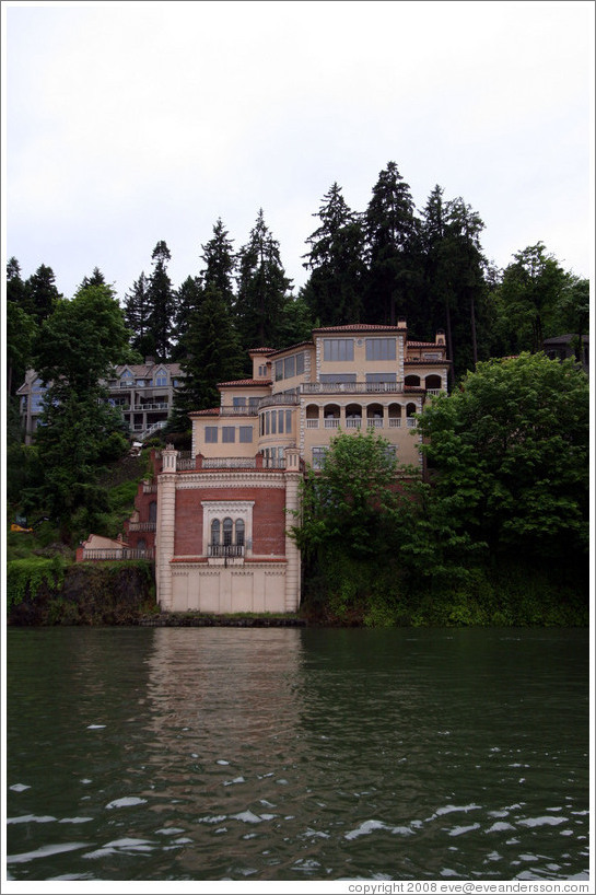 Fancy house built on former pump. Willamette River. (Photo ID 12384