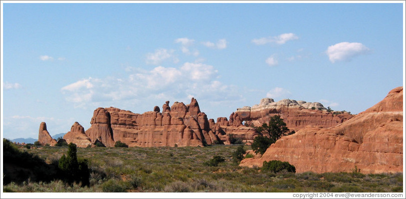 Along the path to Double O Arch.