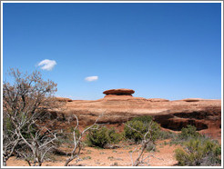 Table-like rock structure on the path to Double O Arch.